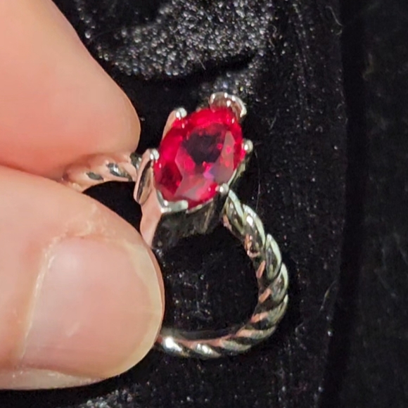 Ruby colored Ring - Picture 6 of 9